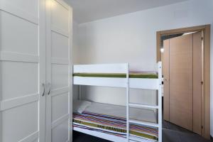 Postel nebo postele na pokoji v ubytování Family-friendly villa in Lloret de Mar with private pool
