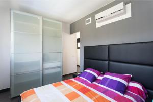 Postel nebo postele na pokoji v ubytování Family-friendly villa in Lloret de Mar with private pool