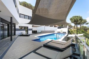 Bazén v ubytování Family-friendly villa in Lloret de Mar with private pool nebo v jeho okolí