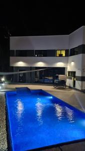 Bazén v ubytování Family-friendly villa in Lloret de Mar with private pool nebo v jeho okolí