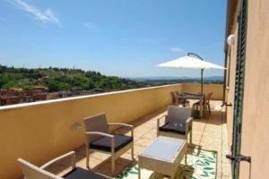 A balcony or terrace at Exclusive penthouse with 60 m2 panoramic terrace