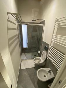A bathroom at 30 San Gottardo House