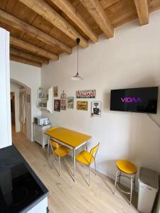 A television and/or entertainment centre at 30 San Gottardo House