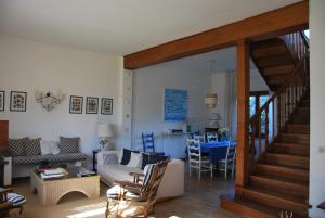 a living room with a couch and a table at Villa Lucia in Marina di Pietrasanta