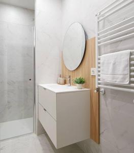 Ένα μπάνιο στο NUEVO Apartamento en el centro de Donosti