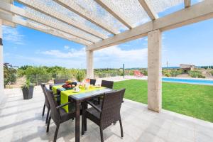 The swimming pool at or close to Villa Albaimar with swimming pool and garden
