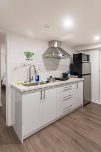 Кухня или мини-кухня в Simple & Tidy Private Rooms
