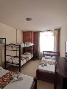 Ένα ή περισσότερα κρεβάτια σε δωμάτιο στο Hotel los Almendros