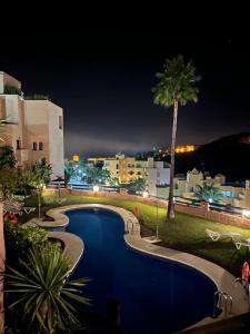 Bazén v ubytování Flamingo Apartment Coto Real La Duquesa nebo v jeho okolí