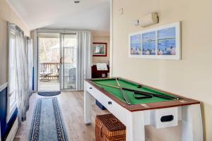 a living room with a pool table in it at Beautiful Common Fence Point Cottage By Beach in Portsmouth