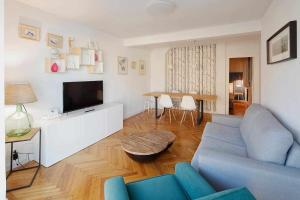 TV a/nebo společenská místnost v ubytování Apartamento Puerto Deportivo - VUT-219-AS