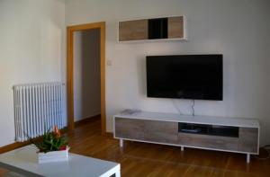 A television and/or entertainment centre at Mirador de los Amantes - VUTE-23-019
