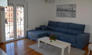 A seating area at Mirador de los Amantes - VUTE-23-019
