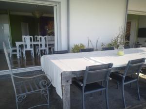 Foto dalla galleria di Villa piscine avec vue exceptionnelle a Puéchoursi