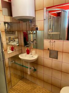 Kúpeľňa v ubytovaní Adorable 1-bedroom guesthouse & private parking place