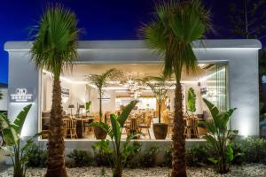 Vonkajšia záhrada v ubytovaní Aeolos Resort
