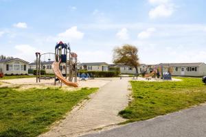 Otroško igrišče poleg nastanitve Zeeparken Haerendycke, Seacottage 4223