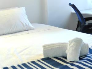 a bed with two towels sitting on top of it at Habitación 4 independiente con baño privado Unicentro in Bogotá