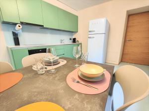 Nhà bếp/bếp nhỏ tại Rustico Mulino1 - Fully Renovated Near Locarno and Ascona