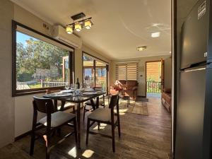 a kitchen and dining room with a table and chairs at Mirabosque aparment Ejecutivos 8 in Osorno