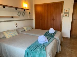 Posteľ alebo postele v izbe v ubytovaní Casa Enric , con zona infantil, piscina y parking privado