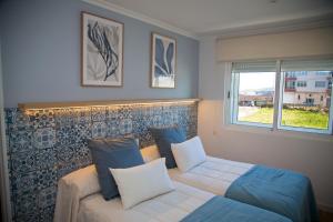 a bedroom with a bed and a window at Pension Casa Manolo in Fonsagrada