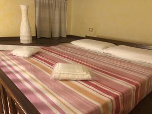 A bed or beds in a room at Grazioso appartamento in centro storico