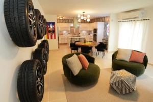 a living room with tires hanging on the wall at Campestre para familias grupos en Puerto Rico in Luquillo