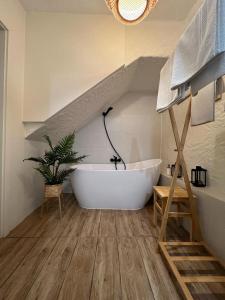 a bathroom with a white bath tub in a room at Apartamenty Prosta - Podmurna in Toruń