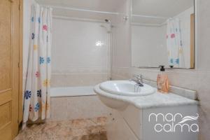 Kúpeľňa v ubytovaní Casa Bernat by MarCalma + 24 fotografií