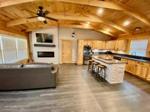 a living room with a couch and a kitchen at Cabin at Chitt's Creek in Emory