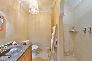 Koupelna v ubytování Riad Amya & Spa