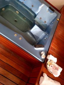 a bathroom with a bath tub in a room at Gran Turín Hotel Boutique parque,arte y tecnología in Villa Carlos Paz