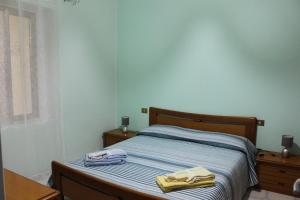 A bed or beds in a room at Casa Vacanze Nonna Franca