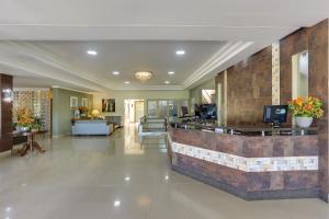 a lobby with a reception desk in a building at Hotel Fredy in Águas de Lindoia