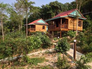 Gallery image of Coconutbeach Bungalows Party Hostel in Koh Rong Island