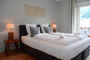 A bed or beds in a room at Forest Mountain Apartment