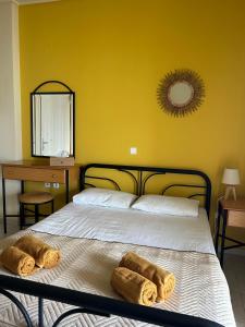 Een bed of bedden in een kamer bij Αγκυροβόλιο