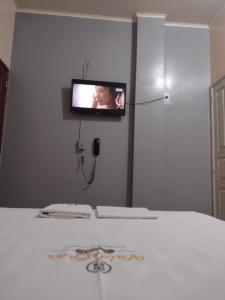 TV a/nebo společenská místnost v ubytování Hotel Val-de-Cans Aeroporto