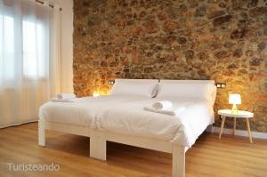 Posteľ alebo postele v izbe v ubytovaní Apartamento Llerandi 2A - con terraza y totalmente reformado en un edificio histórico