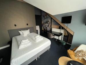 Postel nebo postele na pokoji v ubytování Hotel Oostereiland