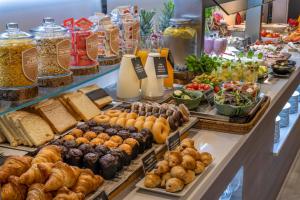 Comida en o cerca de este hotel