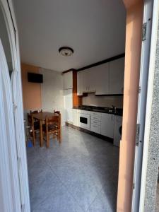 Kuchyňa alebo kuchynka v ubytovaní Apartamento Playa de Lires
