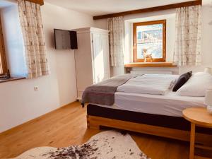 Posteľ alebo postele v izbe v ubytovaní Haus Standlgut Rauris -- incl Sommercard