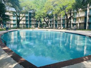 a large swimming pool in front of a building at Wingate Houston near NRG Park/Medical Center in Houston