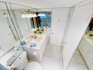 Phòng tắm tại Coco Palms Apartments By Lowkl