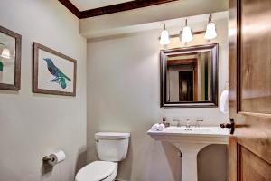 Vannituba majutusasutuses The Vail Collection at the Ritz Carlton Residences Vail