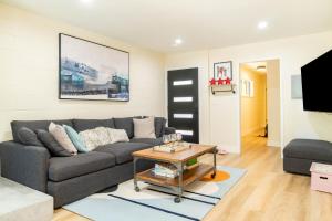 Posezení v ubytování Downtown Mill Valley 2 bedroom Stylish Home with Yard Best San Francisco Bay Area