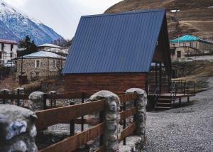 Cảnh núi rừng hoặc tầm nhìn ra núi từ căn hộ