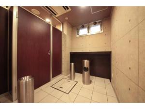 a large room with a bathroom with a toilet at R & B Hotel Kamata Higashiguchi - Vacation STAY 38814v in Tokyo